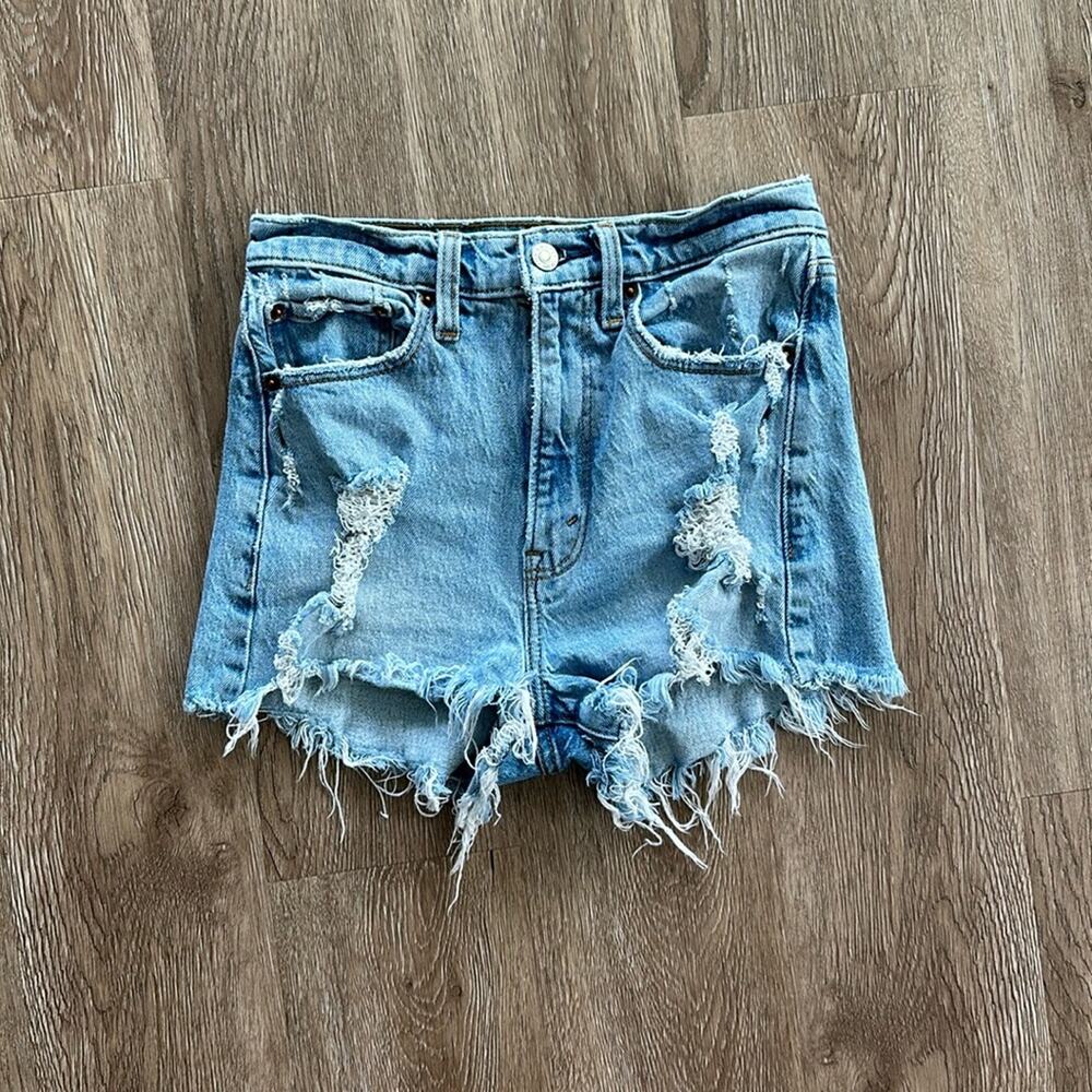 Abercrombie & Fitch High Rise Mom Short‎ Light Wash Size 25 Distressed